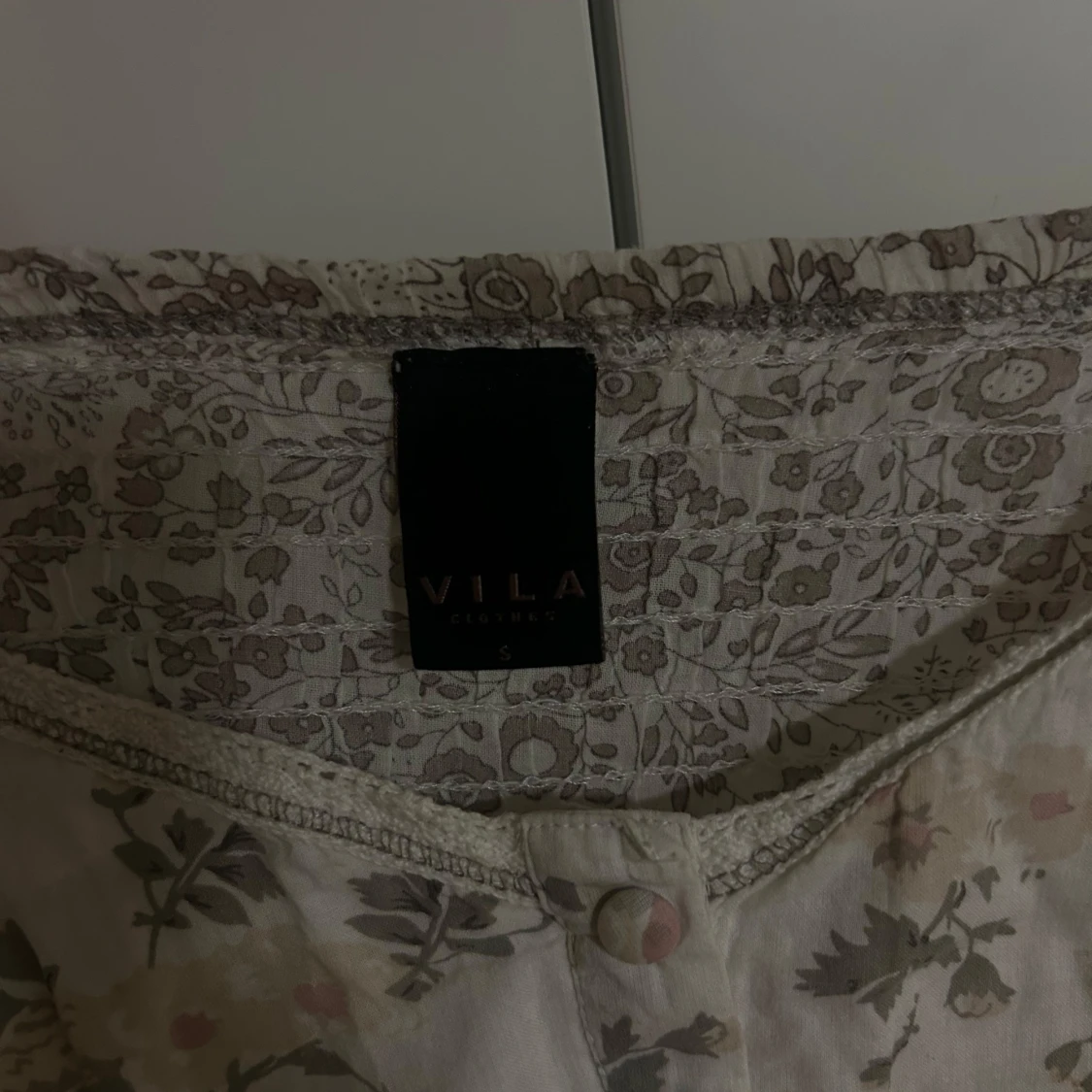 Blommig linnetopp från VILA - 1