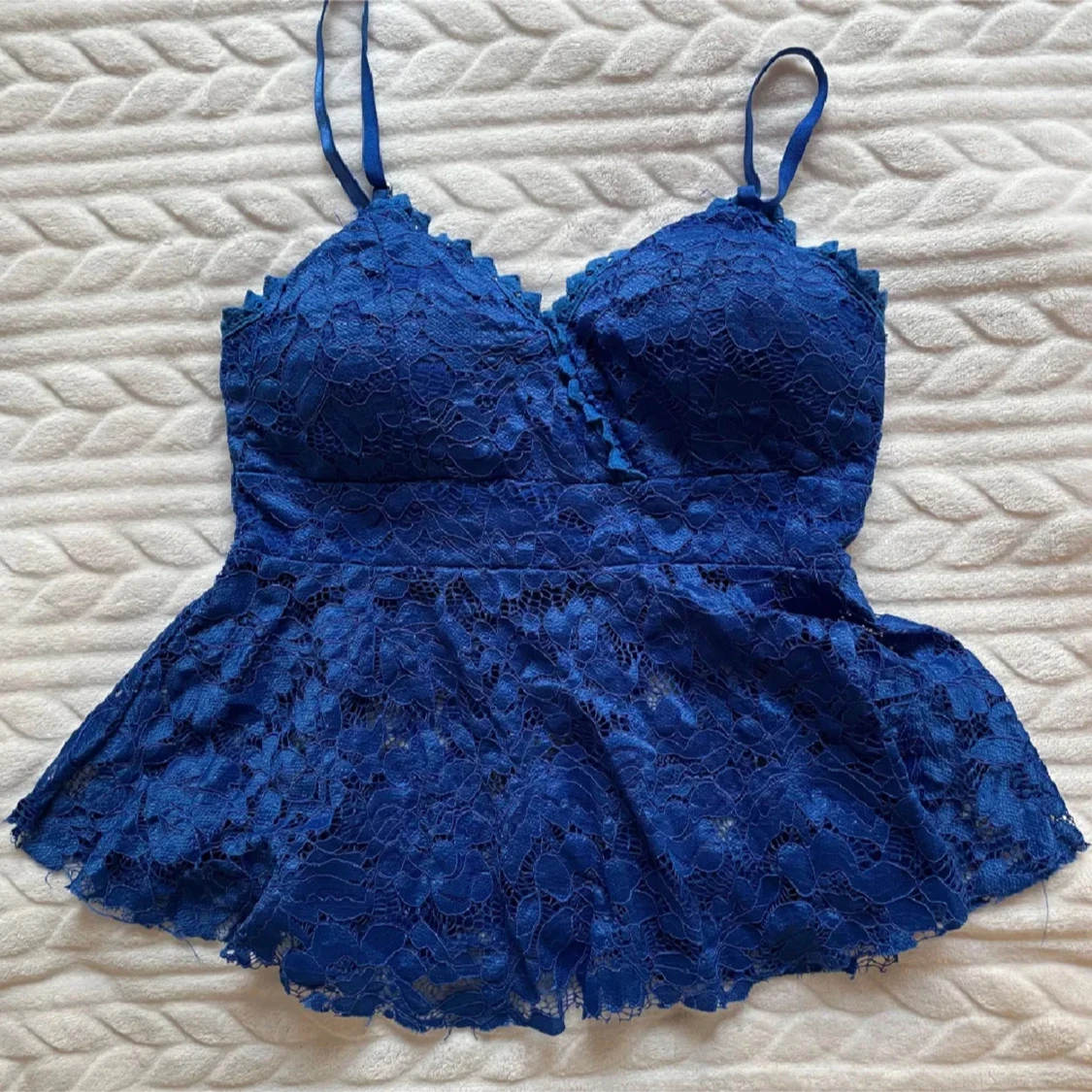 Blå spetslinne med volang - 2