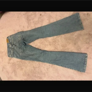 Lågmidjade jeans  - För små super fina nya 