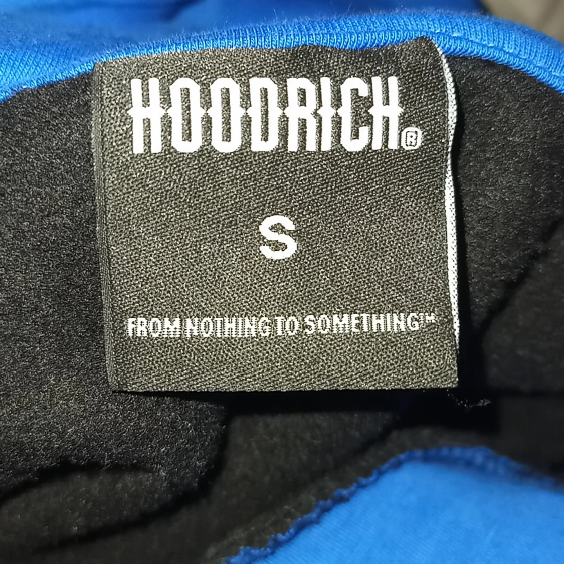 Svart hoodie från Hoodrich med blå detaljer - 3