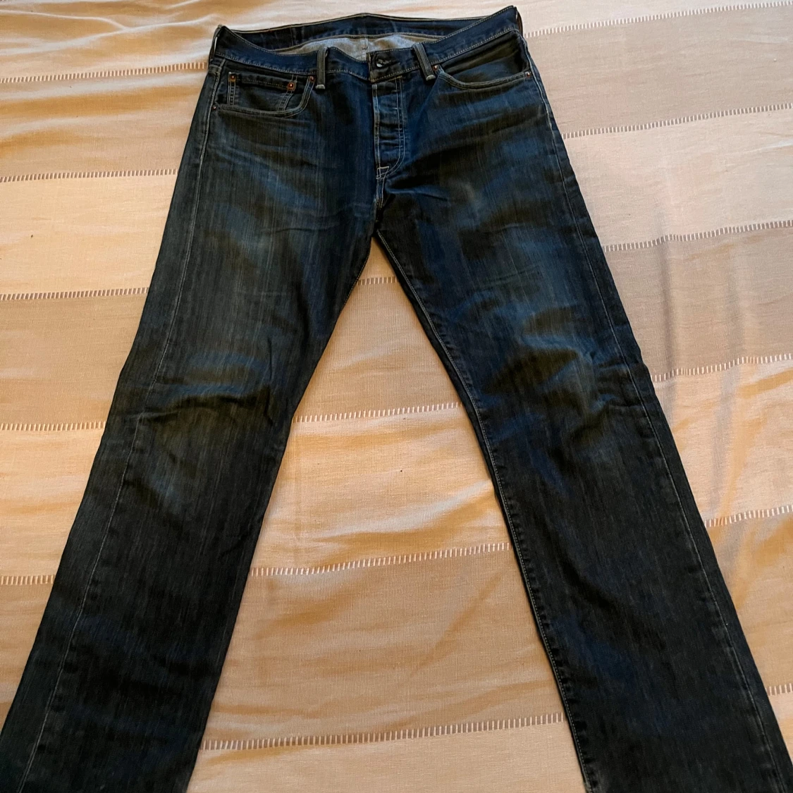 Levis 501 jeans i mörkblå denim - 1