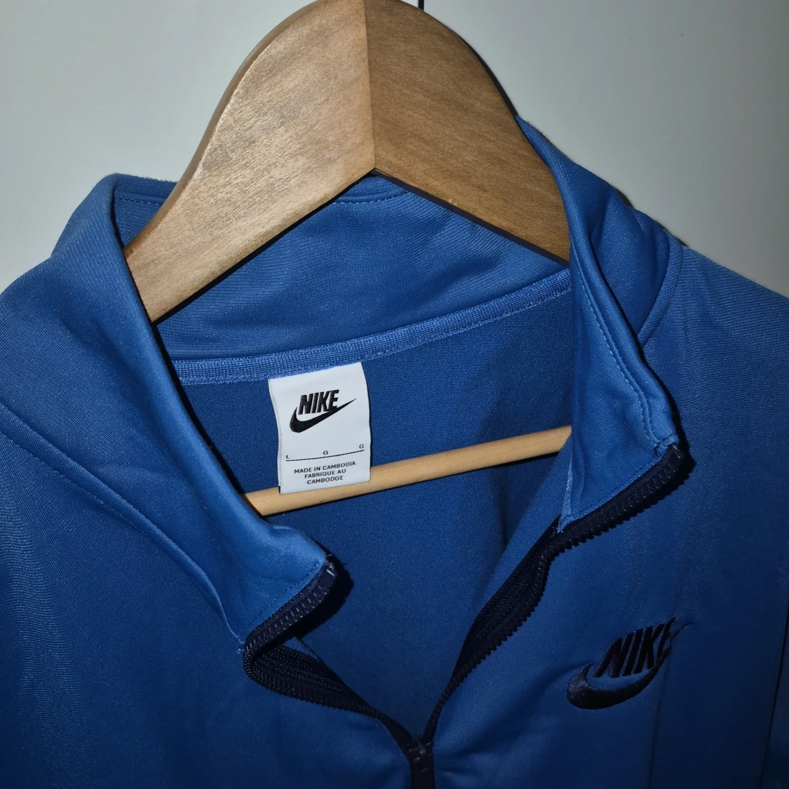 Blå träningsbyxor från Nike. Storlek L har änvänd den 3 gånge barar - 3
