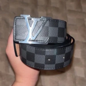 Svart rutigt bälte - Svart skärpa strl: 105 cm/ 1050mm/ 42