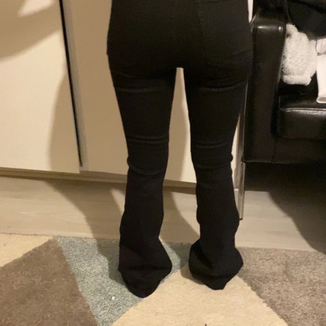 Svarta bootcut byxor - 1