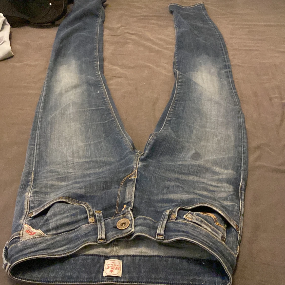 Blå Replay jeansbyxor med slitningar - 1