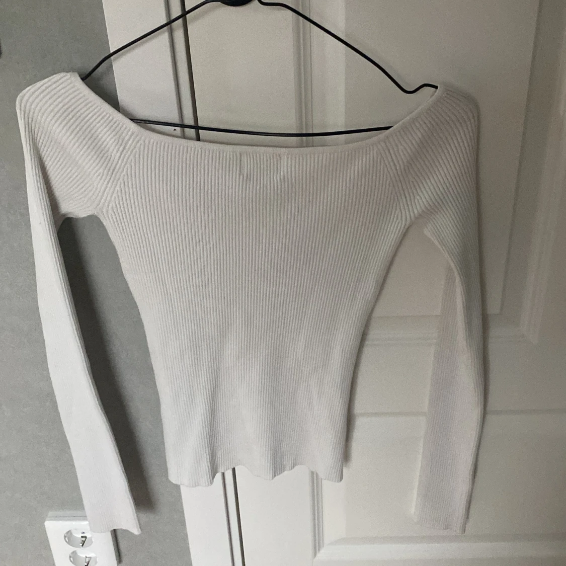 Vit ribbad långärmad topp från H&M - 1