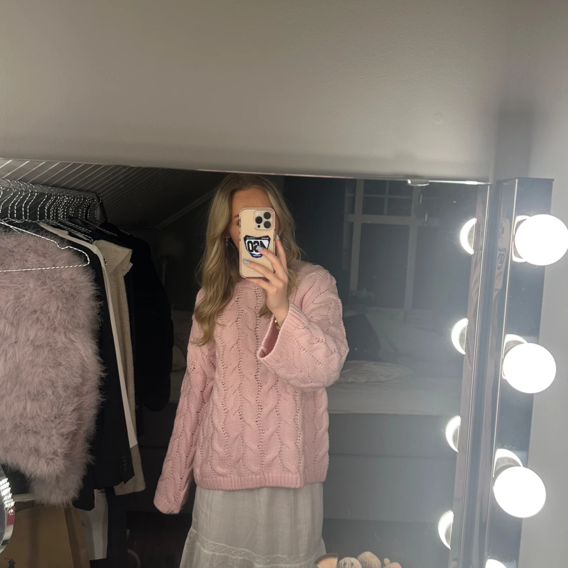 kabelstickad rosa tröja!!