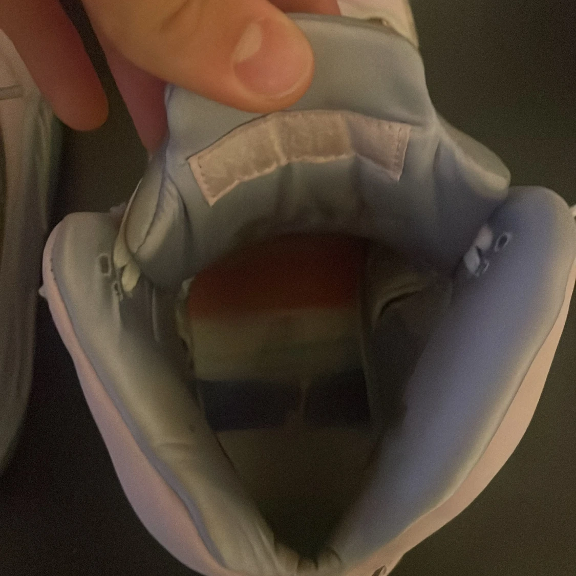 Nike Air Jordans 5 Retro i ljusrosa och grå (2022) - 3