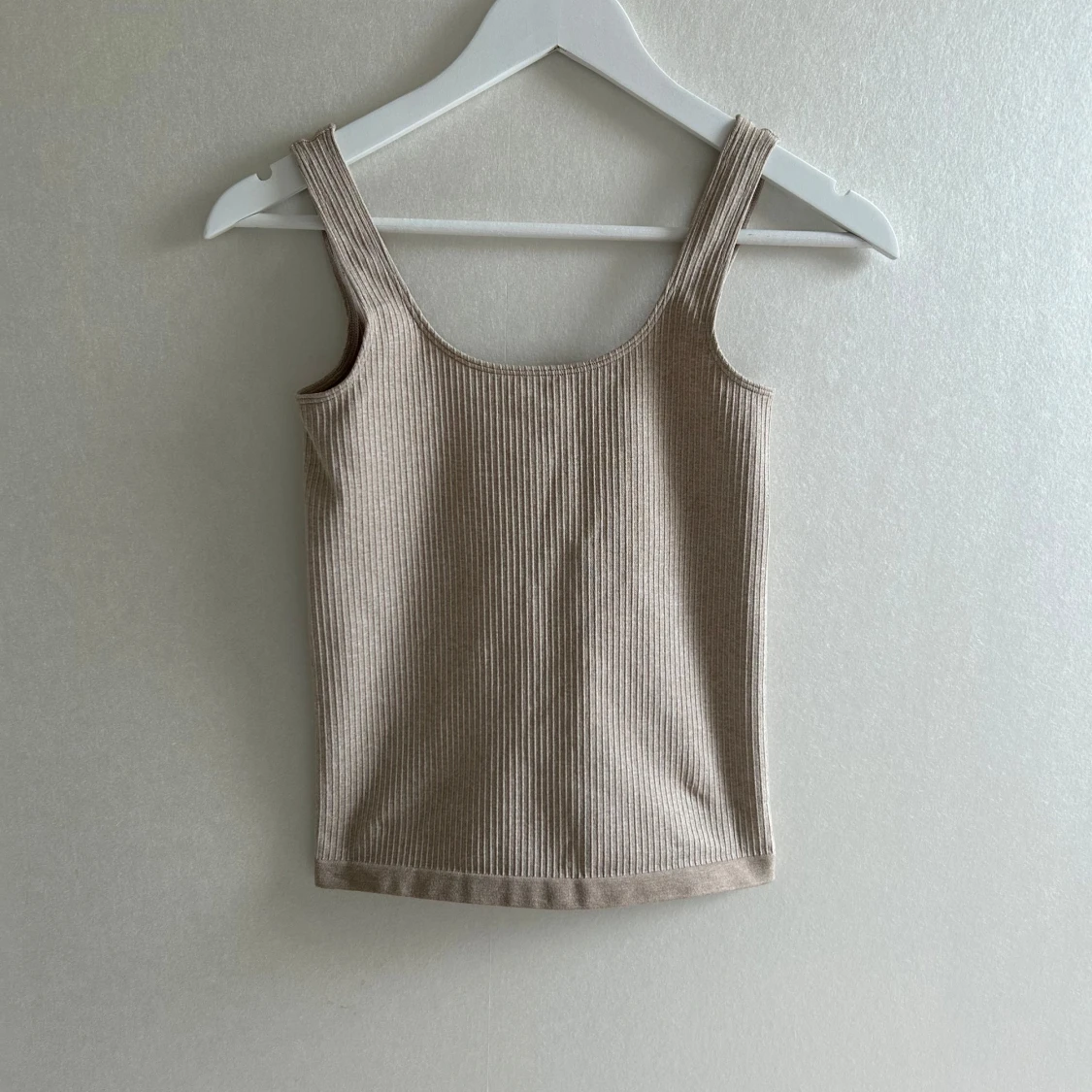 Beige träningslinne från aimn 