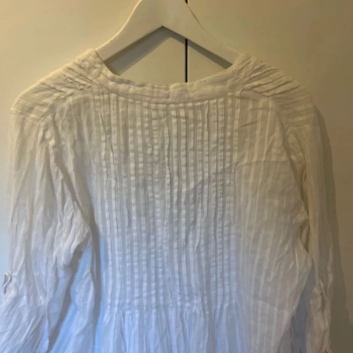 Vit blus med knappar från Cubus - 1