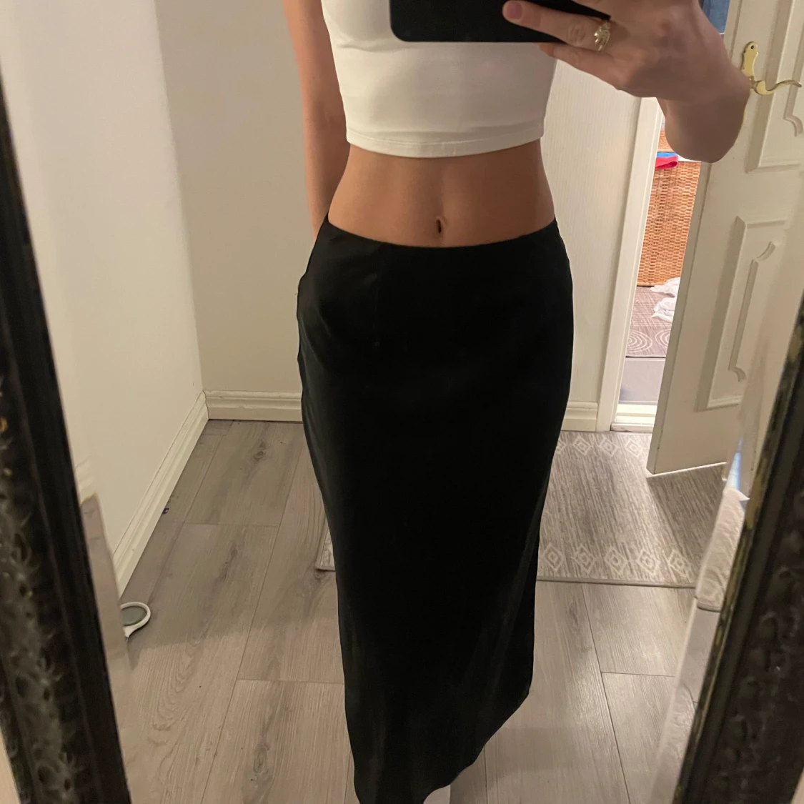 Svart långkjol med slits