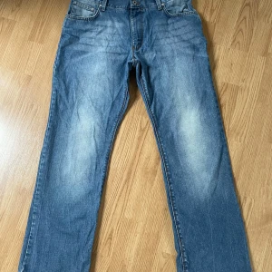 RDWD jeans - Jeans med skön tvätt, storlek W36 L30 (skulle med säga de sitter som en 34 i waist dock, mått 45cm) Inga defekter
