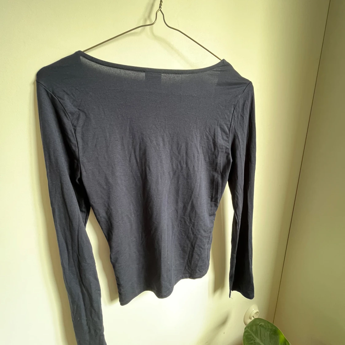 Mörkblå långärmad topp från Gina Tricot - 2