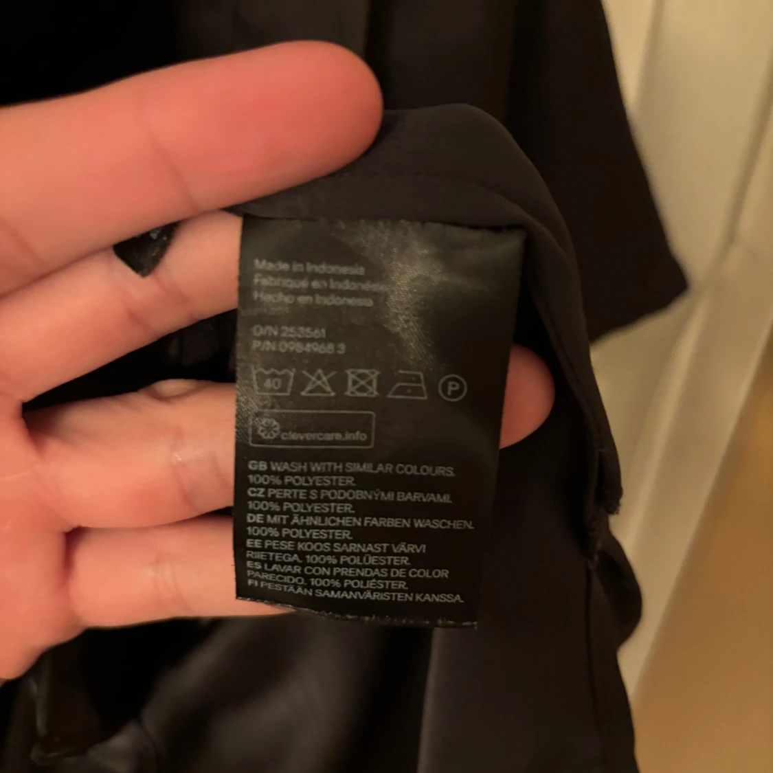 Svart kortärmad satin-skjorta från H&M - 3