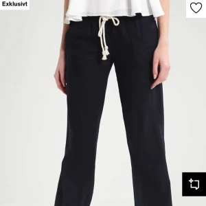 Roxy linnebyxor - Säljer mina Roxy linnebyxor för att de är för små. Skriv till mig vid fler bilder eller frågor❤️