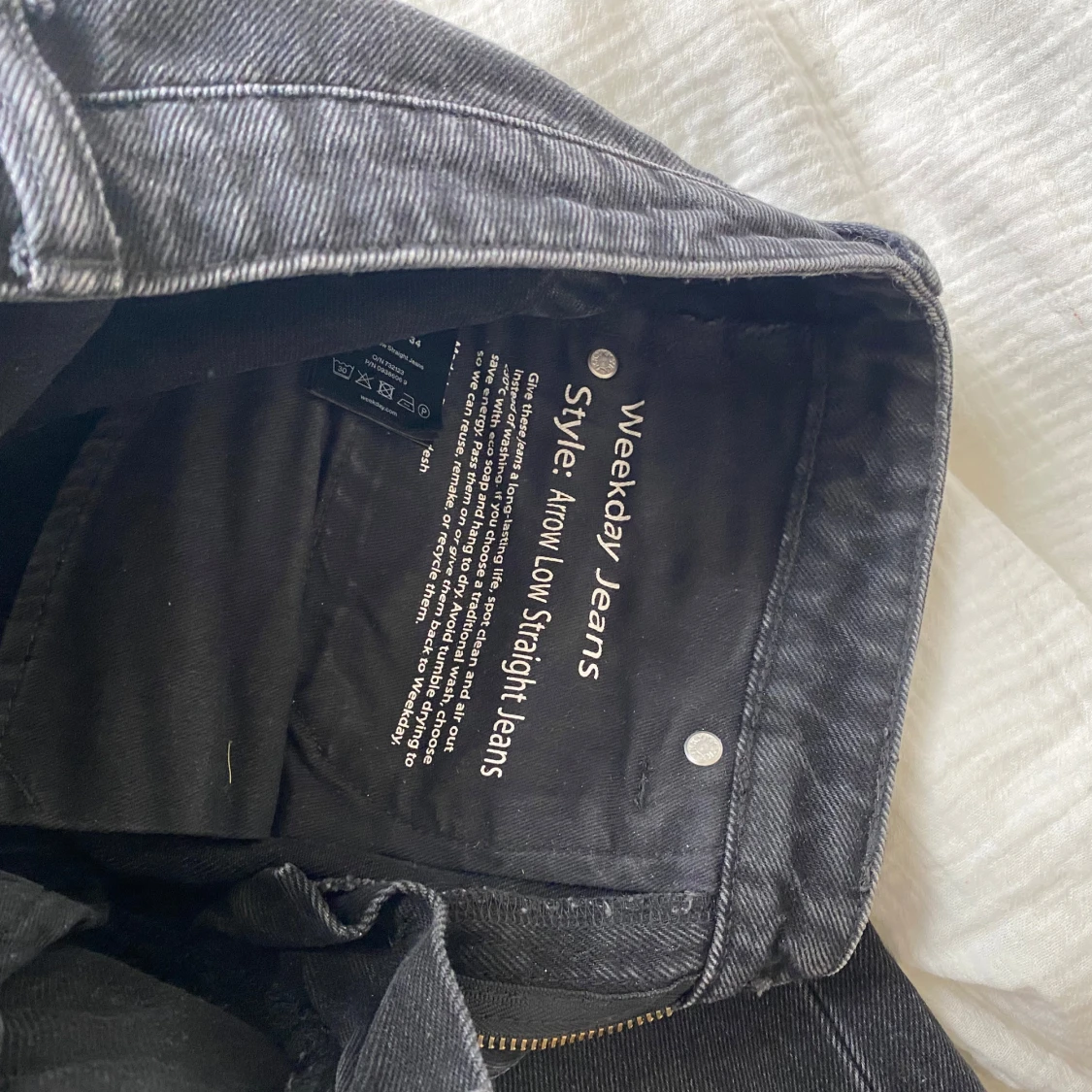 Svarta Weekday jeans low straight - 1