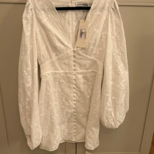 Adoore klänning - Säljer den helt nya Adoore klänning då den inte satt som jag tänkt mig 💕