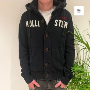 Hollister cardigan  - Hollister cardigan | Skick: 8/10 | Size - S | Pris - 349kr | | Hör av dig vid minsta fråga eller fundering