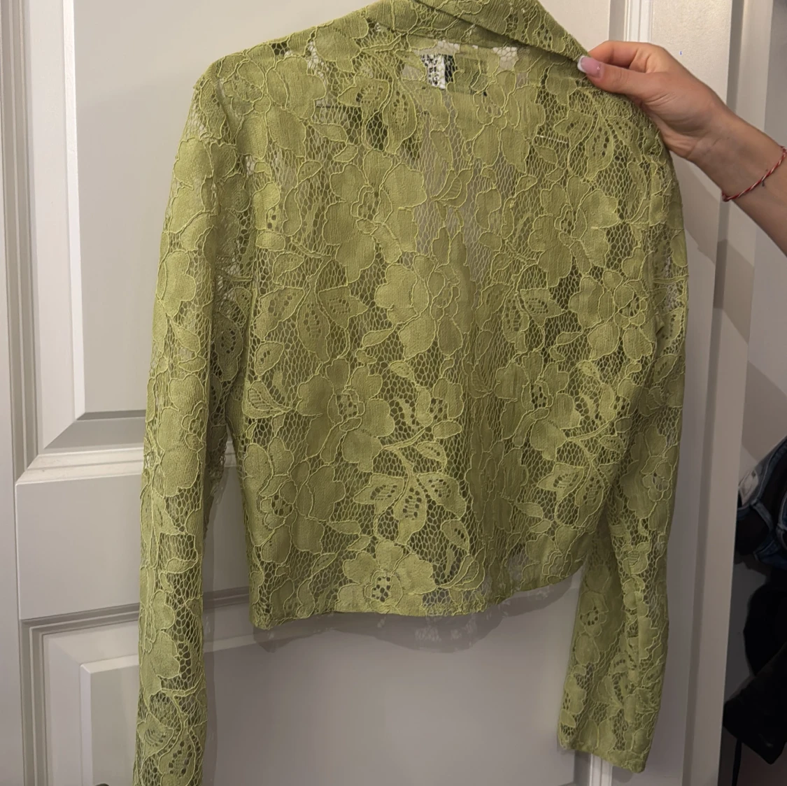 Grön spetsblus med knappar - 2