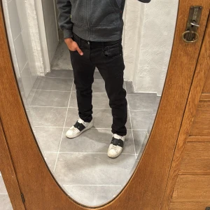 Replay jeans  - Ett par snygga byxor från Replay i storlek W29 L30 i modellen Anbbas 