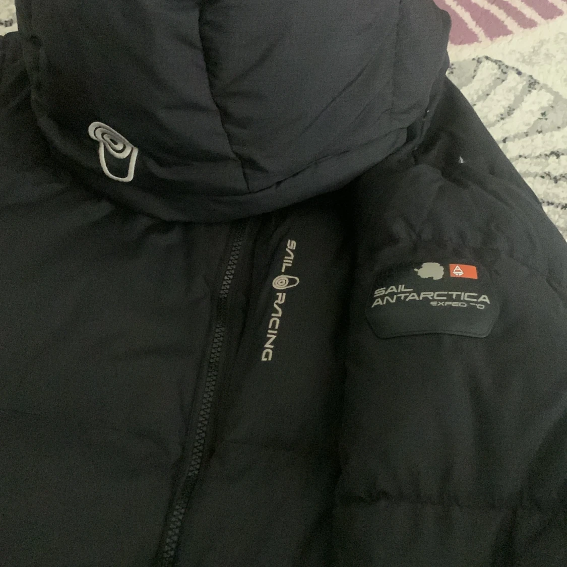 Svart Sail Racing dunjacka med huva - 1