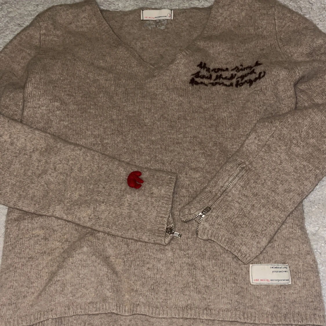 Beige stickad Odd Molly tröja v-ringad