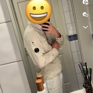 Cp company jacka  - Tunn cp jacka, säljer då jag tyvär växt ur den. Skriv för riktiga bilder. 