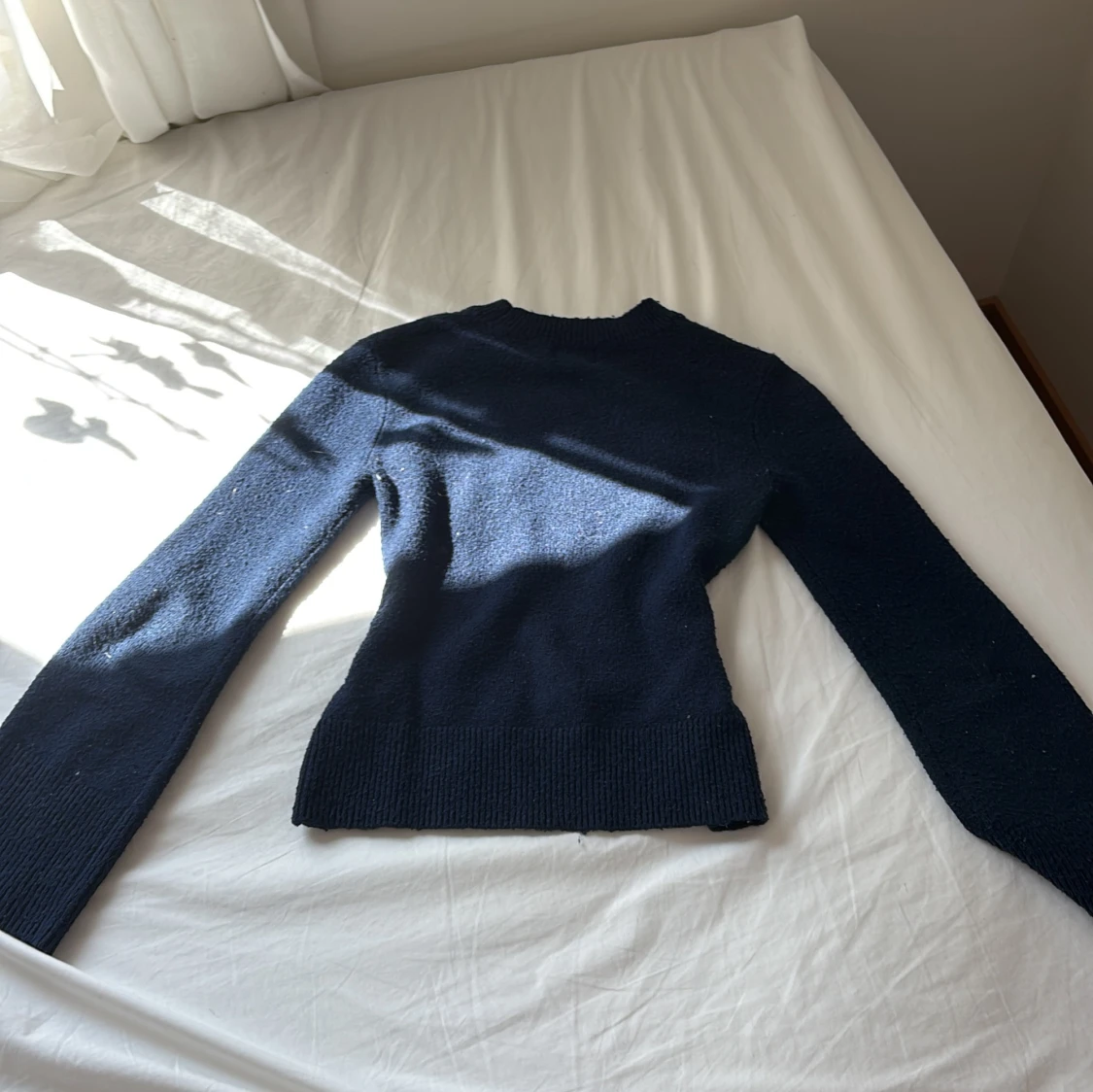 Mörkblå stickad tröja från H&M - 2