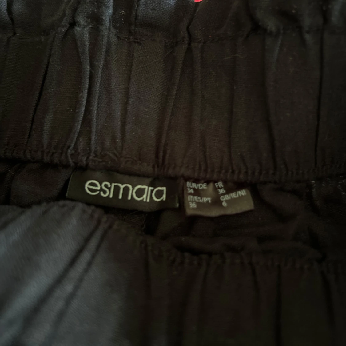 Svart kortkjol med knyt från Esmara - 1