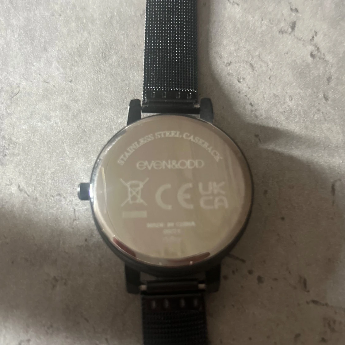 Svart klocka från Even&Odd med meshband - 3