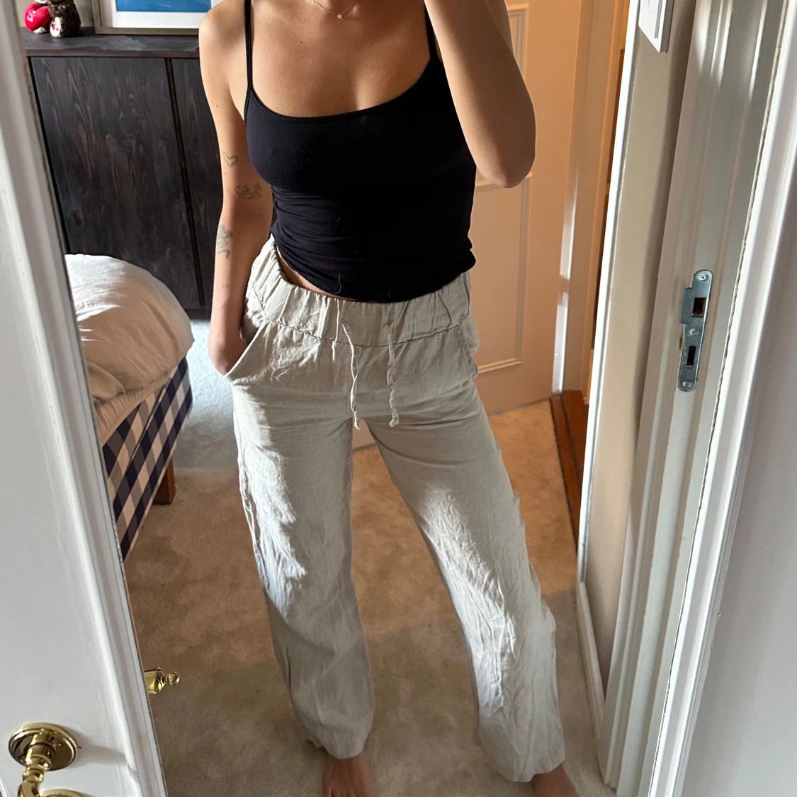 Beiga linnebyxor från A DSGN