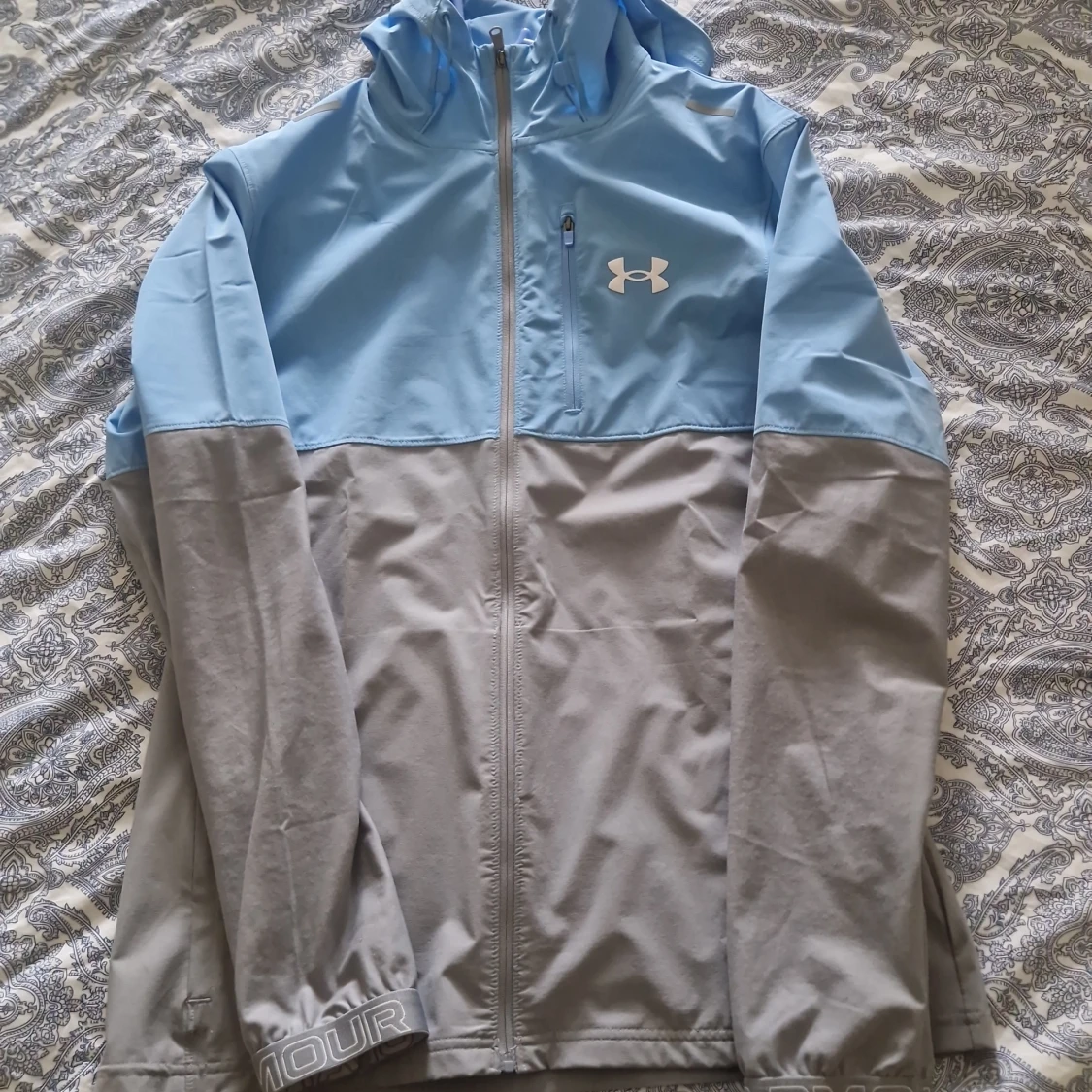 Under Armour blå och grå vindjacka M