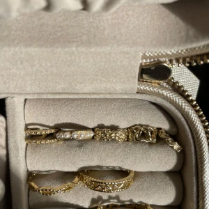 Öronhängen för helix - Fina guld öronhängen som du kan hänga på övre öra utan hål🫶🏻 20kr styck!