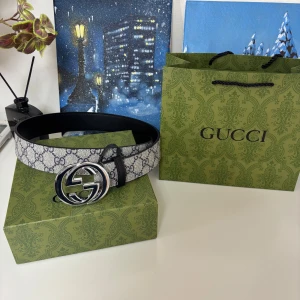 Gucci bälte beige/blå - Blå/beige Gucci bälte i ny skick | Size: 105cm | Allt medföljer box osv | Fraktar samma dag om köp sker innan 22:00