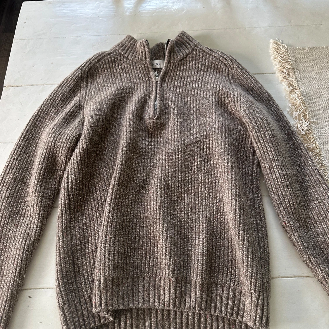 Beige stickad tröja med half zip Sandö