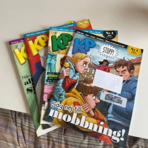 KP (Kamratposten) - Samling av nummer 1, 4 och 13, 2019 - Färgstarka och roliga KP-tidningar som tar upp viktiga ämnen som mobbning, pubertet och pressen att passa in. Perfekt för unga som vill läsa om livet, kroppen och sociala medier på ett lättsamt och engagerande sätt.