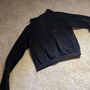 ICIW träningstopp - Jätte söt tränings topp från ICIW! Super bra skick🍂💘