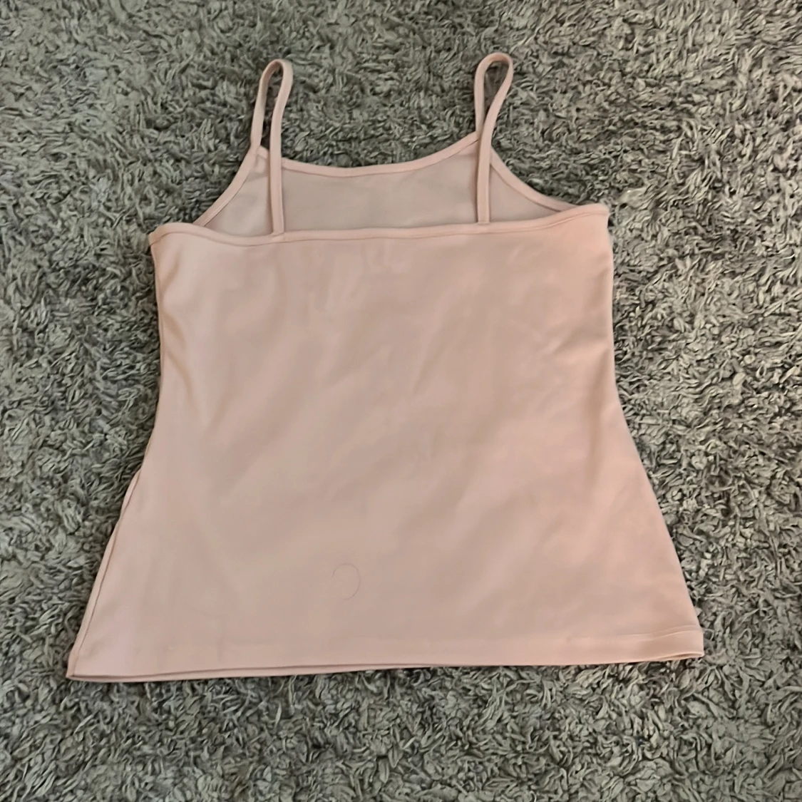 Ljusrosa linnetopp med smala axelband - 1