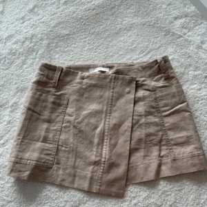 Beige kjol - Super fin kjol som tyvärr var för stor för mig💖