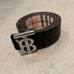 Burberry bälte - Helt ny, TVÅ SIDIG!!!!
