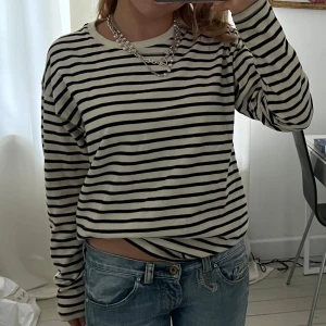 Randig tröja - Långärmad randig tröja från Zara