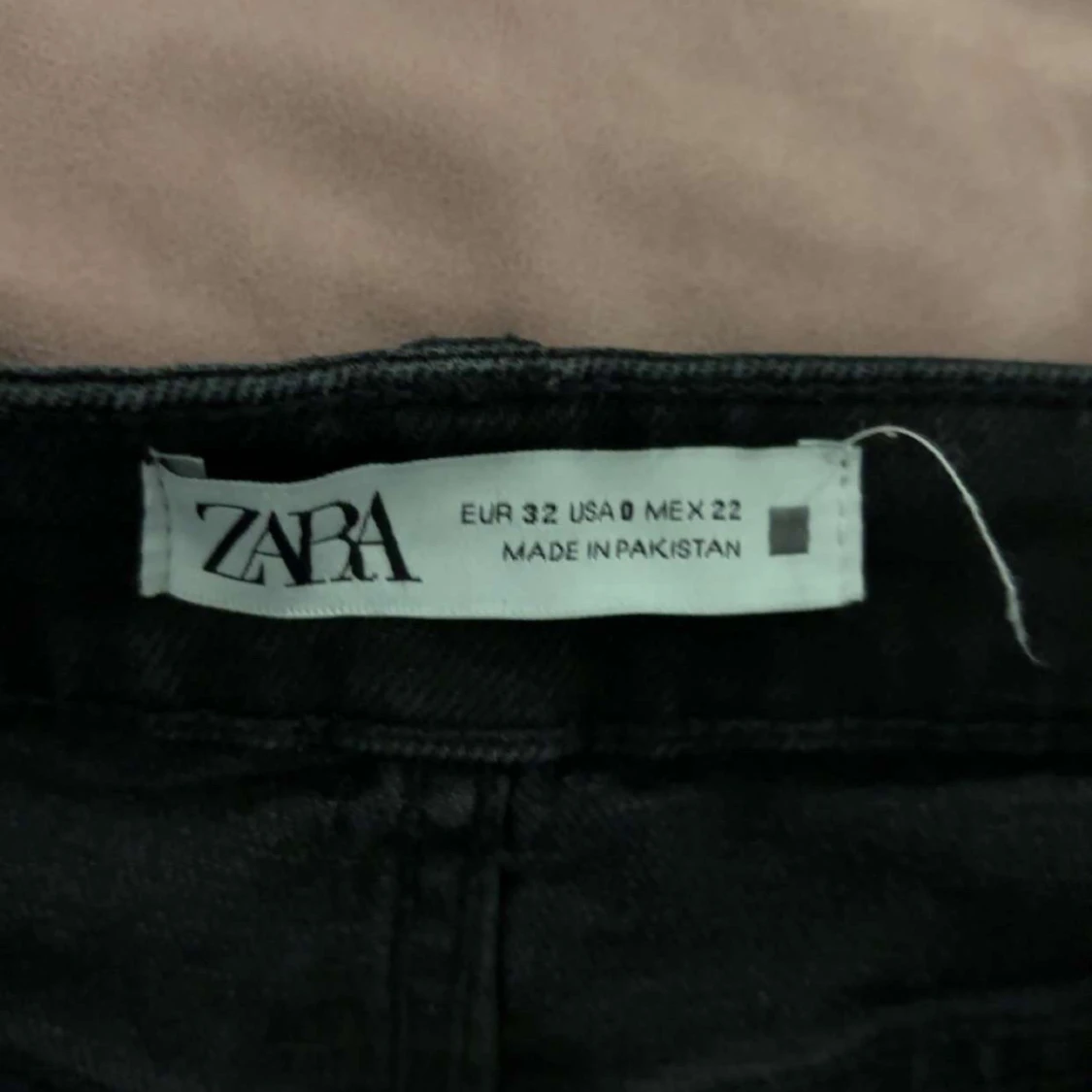 Svarta jeans från Zara, storlek 32 - 3