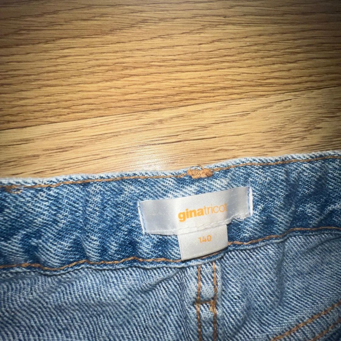 Blå jeansshorts från Gina Tricot - 2