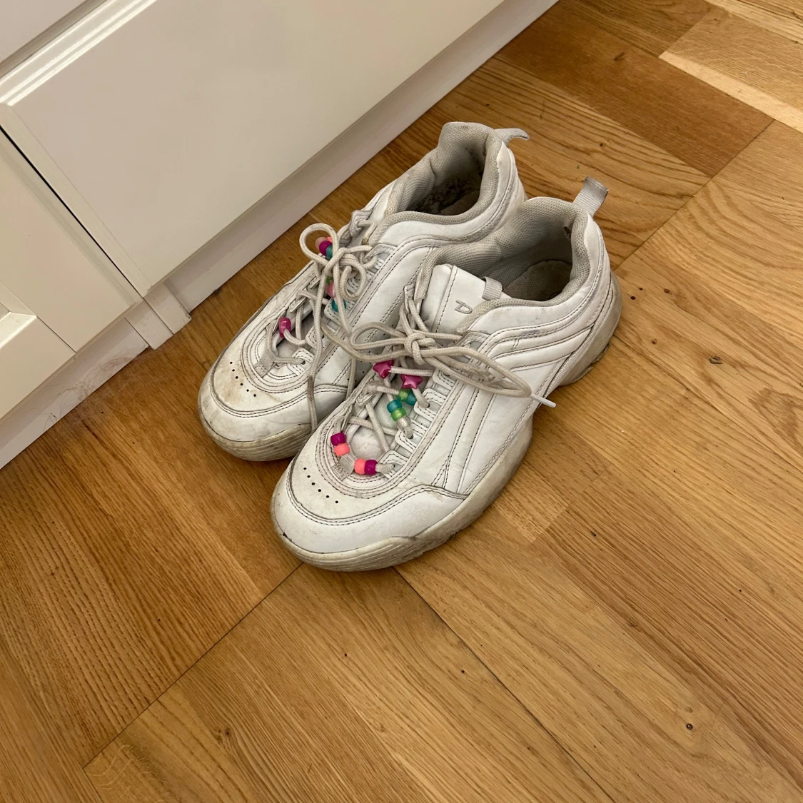 Vita chunky sneakers från Duffy  - 2