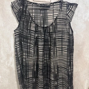 Kortärmad mesh blus  - Kortärmad mesh blus från soyaconcept i strl S🖤