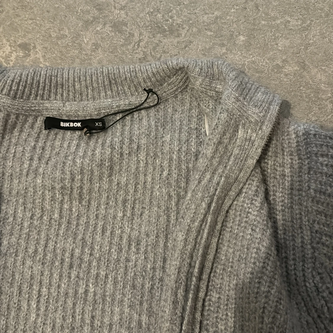 Grå stickad kofta från Bik Bok