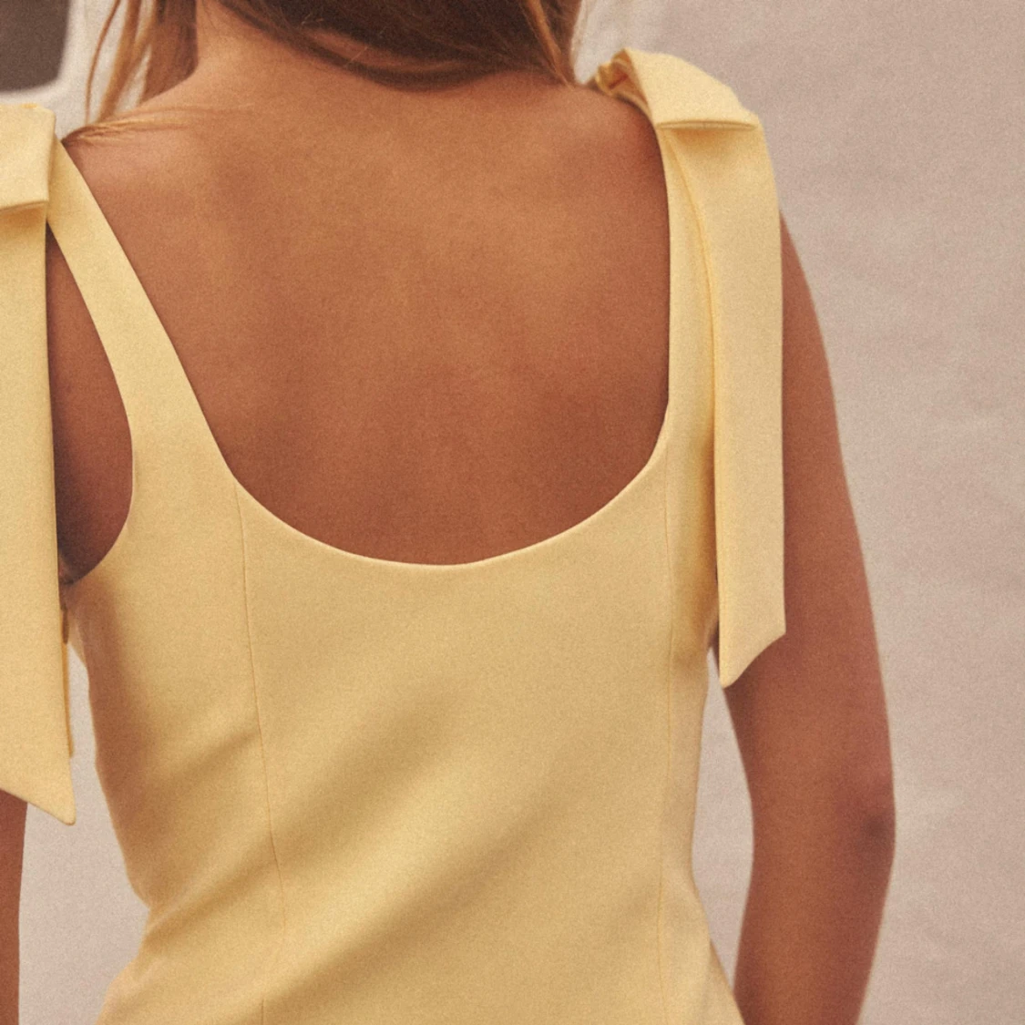 Gul linnetopp med knytband från Zara - 2