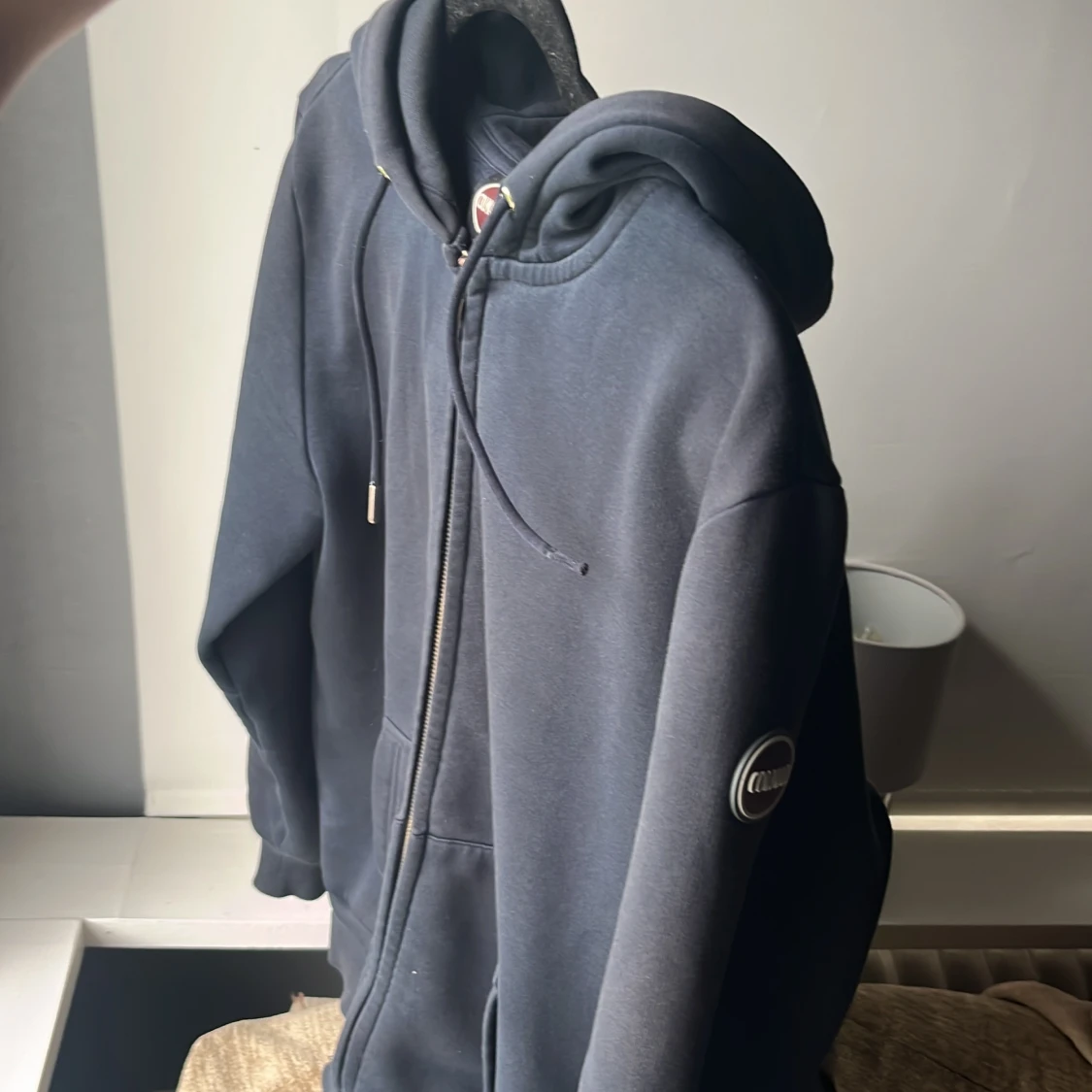 Mörkblå hoodie från Colmar - 4