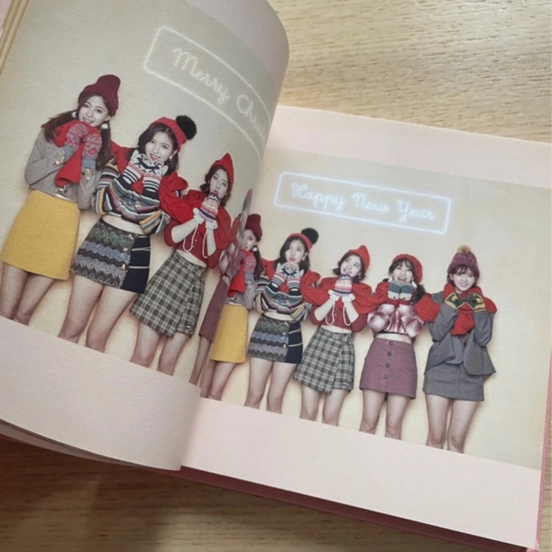 TWICE” Merry & Happy” album (ingen cd) - 4
