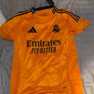 Real Madrid fotbollströja  - Helt ny 